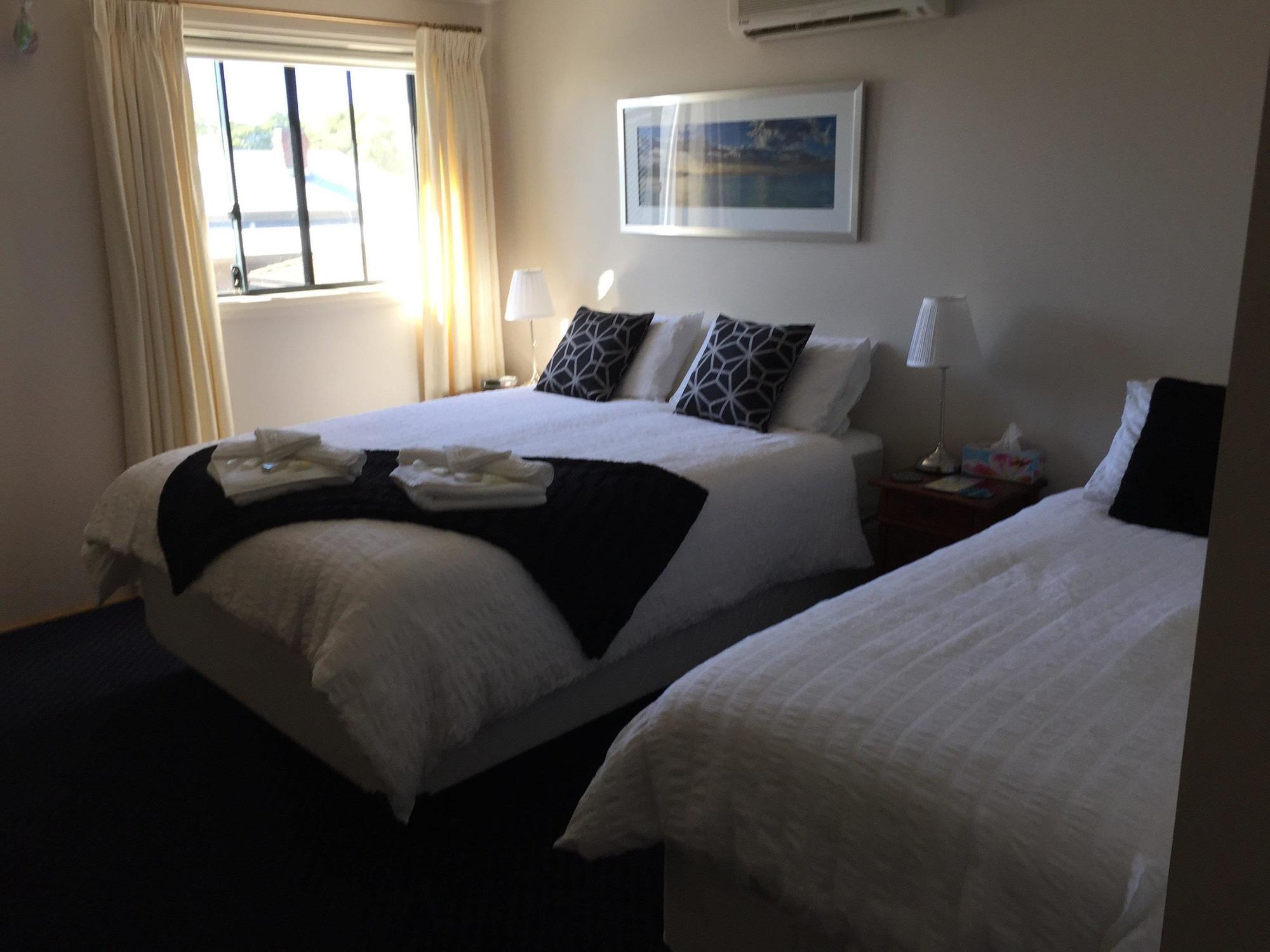 בסלטון Observatory Guesthouse - Adults Only מראה חיצוני תמונה