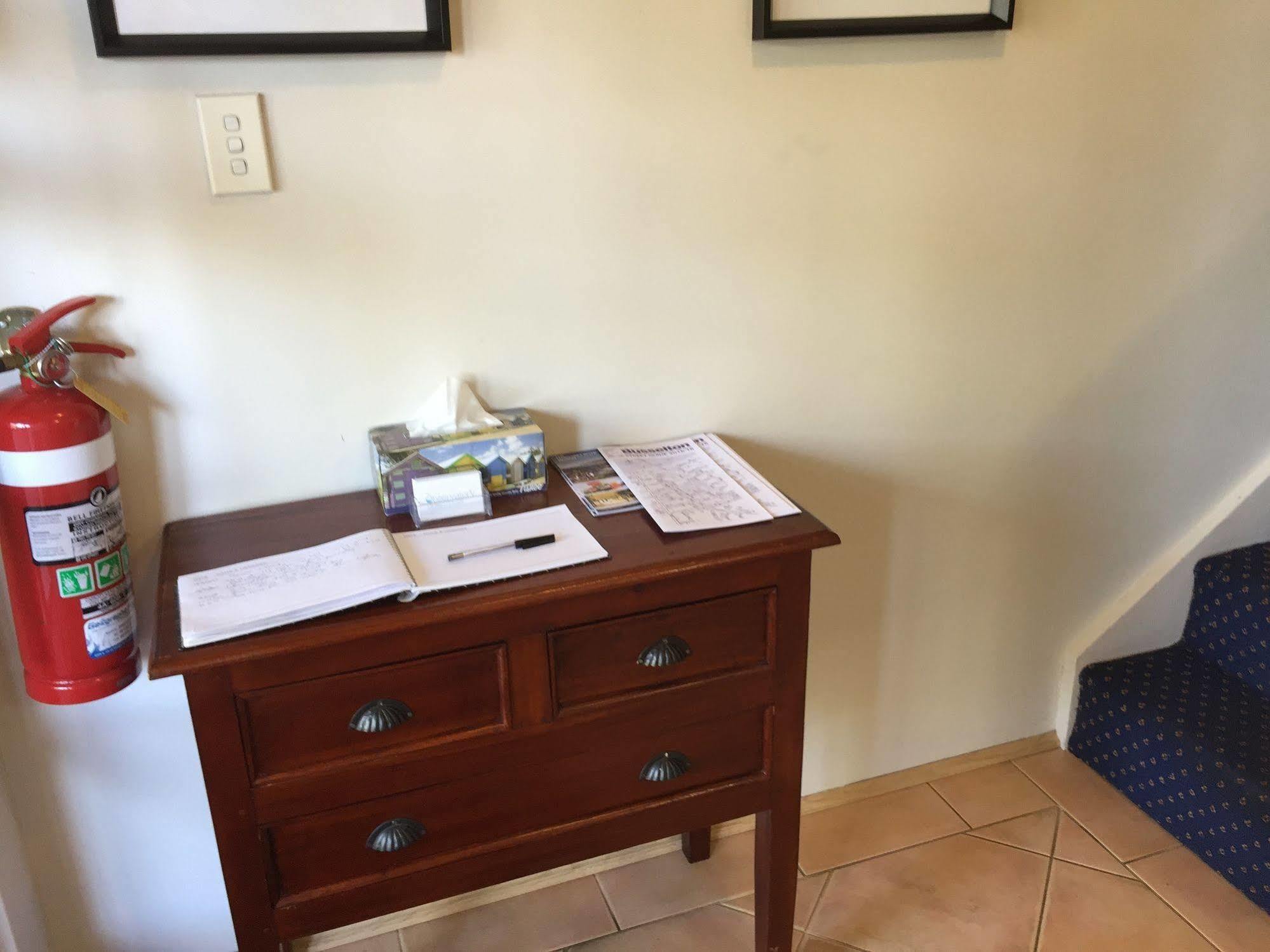 בסלטון Observatory Guesthouse - Adults Only מראה חיצוני תמונה